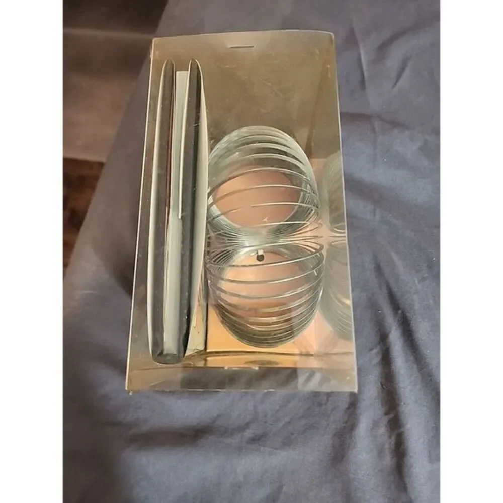 It's Slinky!: The‎ Fun and Wonderful Toy by Lou Harry: Used